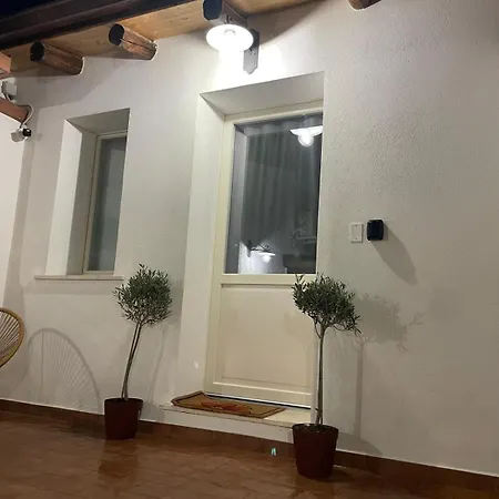 Oda ve Kahvaltı Mandrire 4*